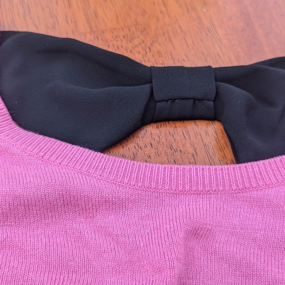 Pink Knit Sweater with black bow detail - Picture 5 of 6